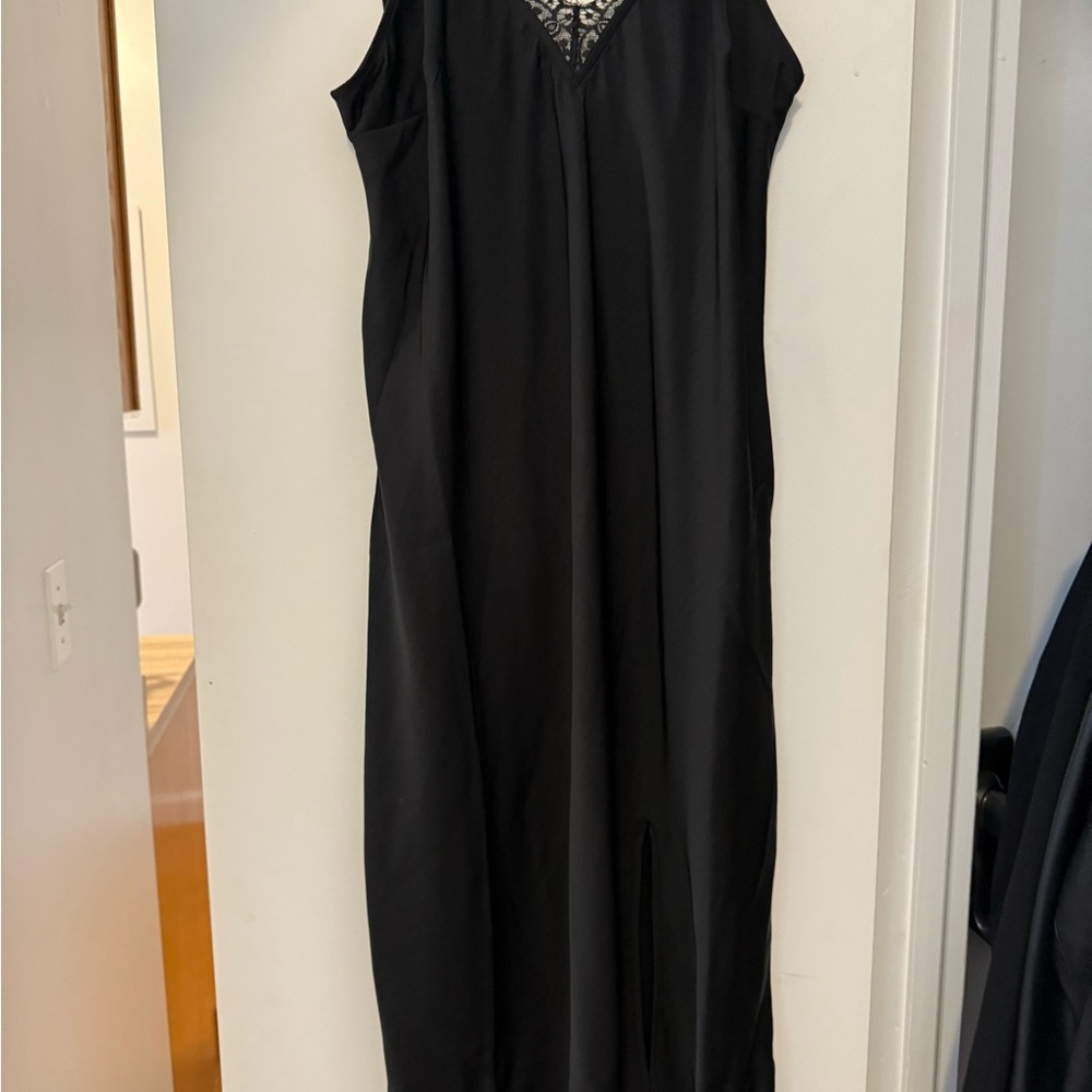 Elegant Black Dress with lace detail